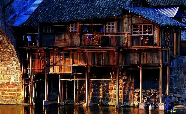 广西与贵州交界处的“菇类村”，女性衣着开放，以母系社会为主