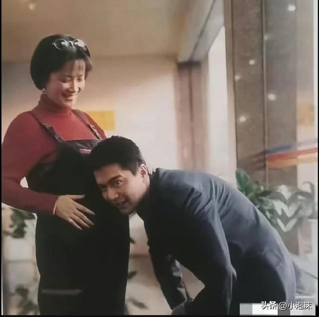 与许亚军离婚后，儿子成了何晴的精神寄托，与脑瘤抗争十年未诉苦