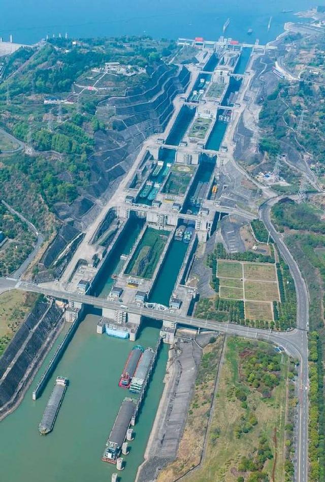 三峡大坝 “账本” 曝光：运行了 20 余年，2500 亿投入如今回本了吗？