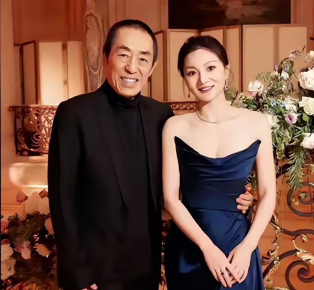 恩爱25年，75岁的张艺谋已老态尽显，比他小31岁的陈婷仍如花似玉