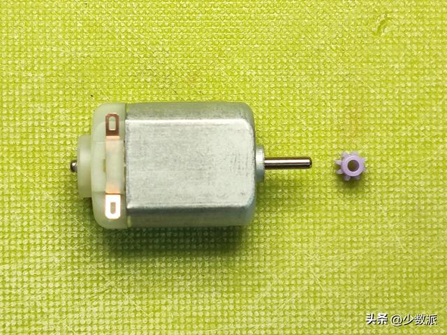 谁还不是第一批新能源车主呢？田宫迷你四驱车动手装