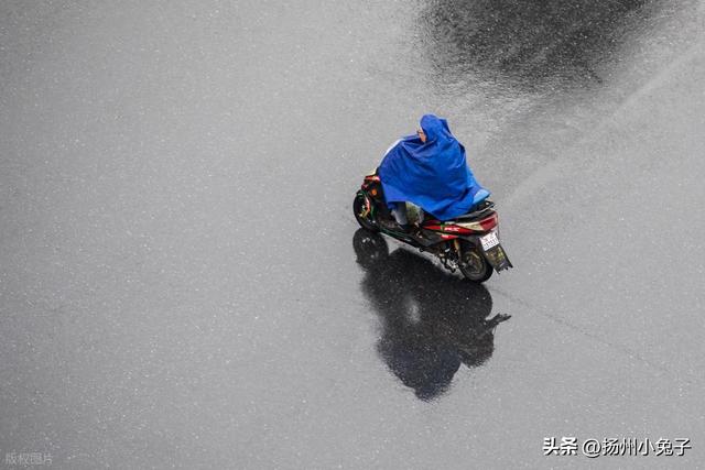 从一件雨披，看中国雨具的变迁