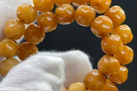 两个月的星月菩提，已经盘玉化包浆了！真透，真好看！图片