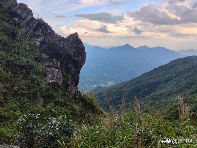徒步信宜十二灶顶，遇暴雨被淋落汤鸡，却邂逅雨过天晴的美景