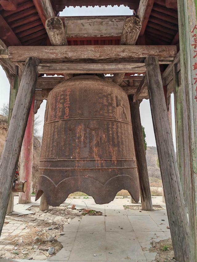 坡上孤塔——万荣八龙寺塔
