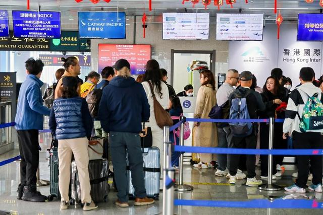 不去日本了！春节赴日游客暴跌50%，中国人把钱送给了这一邻国