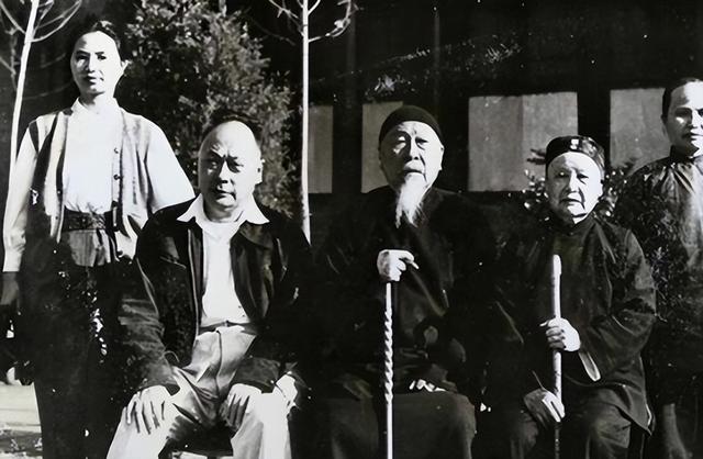 老师问陈毅之子陈丹淮：你父亲是干什么工作的？陈：他是个处长