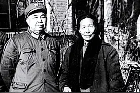 1950年刘忠参军20年后，派人回乡寻找母亲，才知母亲靠乞讨维生图片