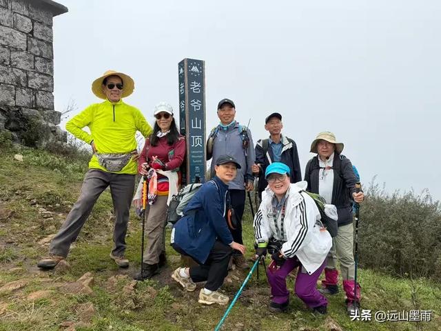 攀登昆明十峰之宜良老爷山，经历密林大雨考验，惊喜交加，难忘