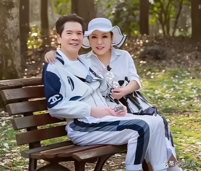 一场追悼会，戳穿向华强夫妇在香港的真实地位	，原来李连杰没说谎