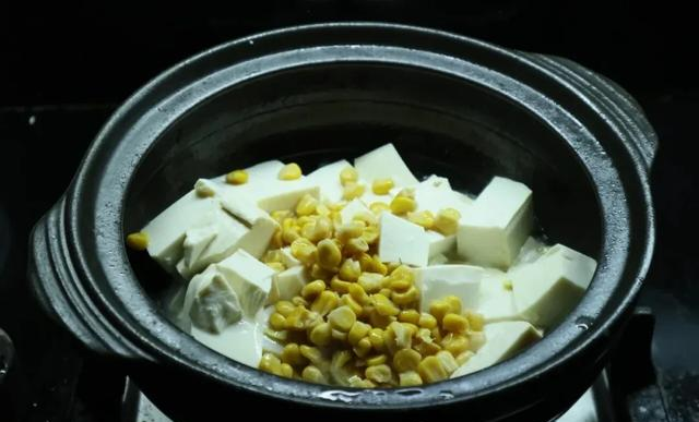 这3种食材一锅焖，天冷就适合吃这道菜，鲜嫩入味，全家都爱吃