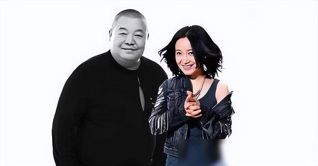 她连上4次春晚，和恩师同居怀孕，被骗流产，如今51岁依然单身