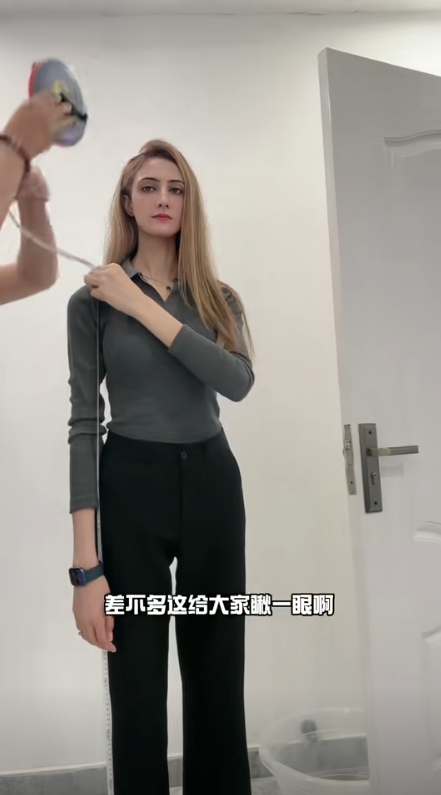 东北小伙被印度高种姓女友看上，老丈人赠千万别墅，他不满要回国
