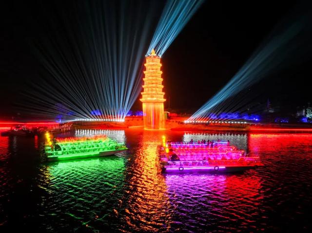 夜宴浩江湖！“超级月亮”与凌云塔共辉，沅江新夜景美出圈