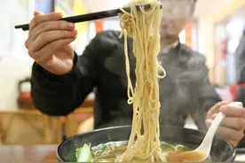 烧光2亿！疯狂关店，26元一碗的网红牛肉面没人买账了？图片