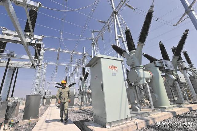 戈壁滩上惊天巨变！中国官宣两件能源大事，西方惊呼不可思议？