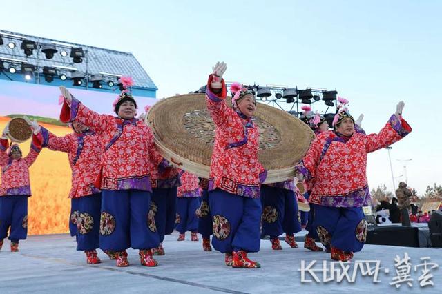 一步一景 野趣雪乡 康巴诺尔冰雪嘉年华启动