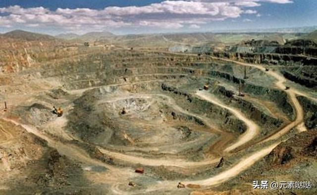 中国还有底牌？比稀土更狠的中国底牌，彻底卡住美科技命门！