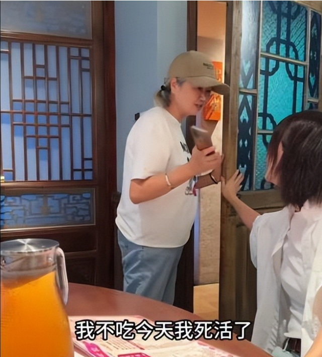 女子换百万游韩国，住一晚24万，一块烂西瓜70，网友：咋不去抢？
