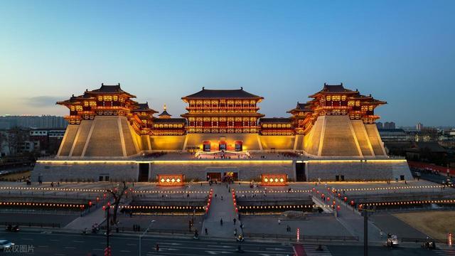 大批老人涌入洛阳	，打着旅游名义 不逛龙门石窟不看白马寺 要干嘛？