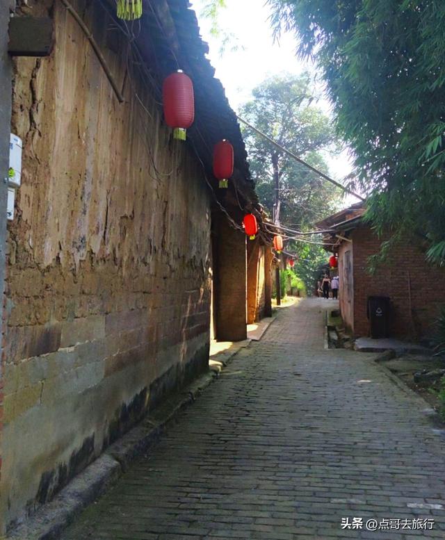 成都龙泉山下，最低调的古场镇，停留在80年前，公交车1元直达！