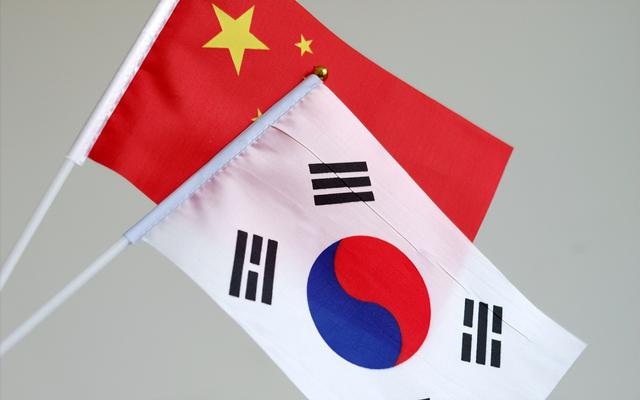 吃完了酒席	，李在明启程离京，临走前终于对华改口，一个时代告终