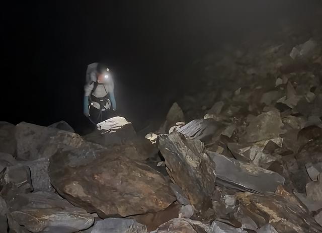 终于弄明白，骨折女驴友为什么同意6万块下山，差一点就见太奶了