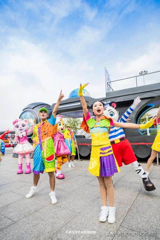 免预约！国庆第一天，20+花车城市大巡游！