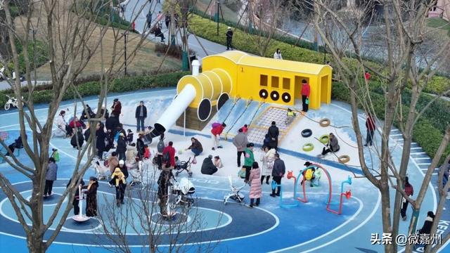 乐山春溪体育公园地面部分开放 市民打卡乐享全龄休闲