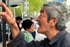 济南老人们杠塞来，免费乘车逢集必赶，不嫌使得慌太滋儿图片