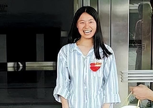 两度辍学考上北大	，24岁葬于八宝山，撒贝宁含泪致悼词，她是谁？