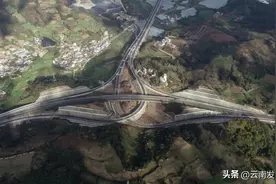 新楚大高速公路塘子铺立交U型调头匝道开通图片