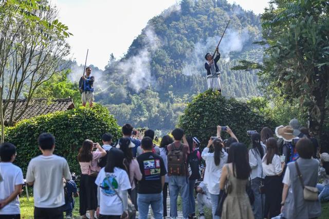 拒观光游内卷！大雄在贵州创新，“一人一技”成爆款