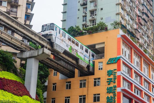 重庆：从山城到网红经济之都的蜕变之路