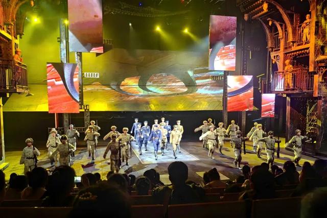 人人拎几箱坐火车！网友：错过等一年！