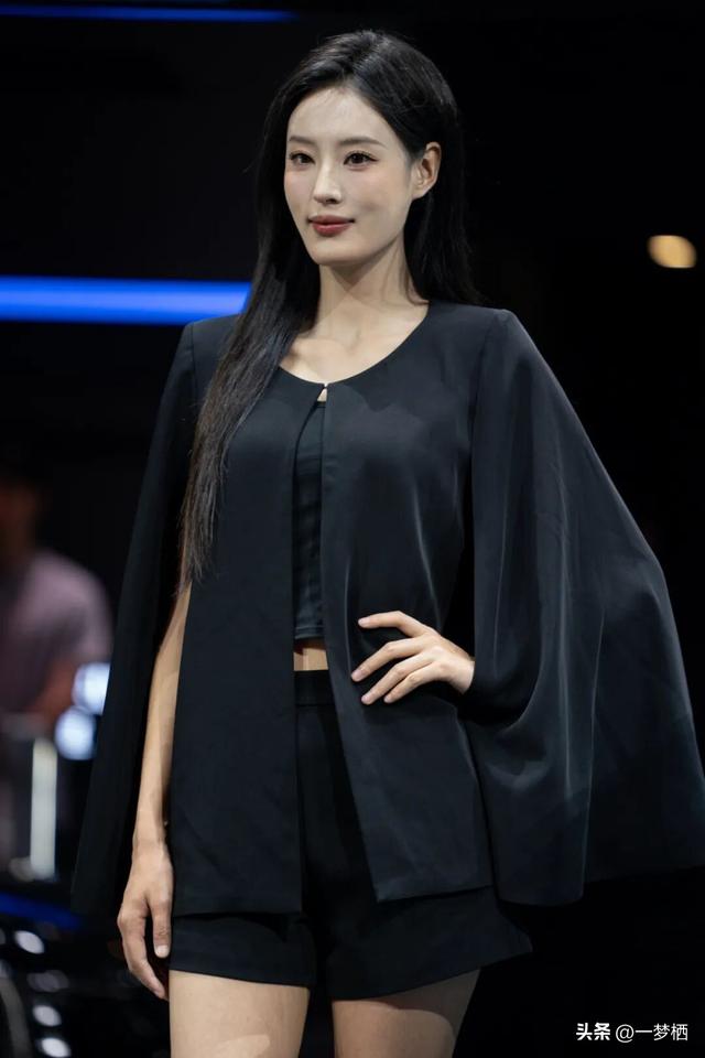2025成都车展上的模特们