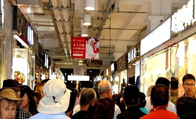 大量日本游客涌入北京，打着旅游幌子不去旅游不吃美食，为啥来？