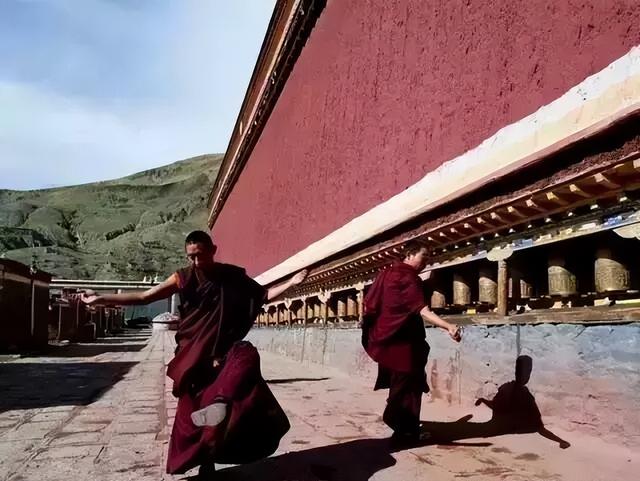 拉萨1小时直达！1500年悬崖寺庙扎叶巴寺，才是灵魂净地