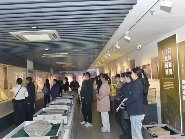 三馆协同唤醒千年岩石记忆‖岩石密码 — 白银黄河岩画展在兰州市博物馆开展