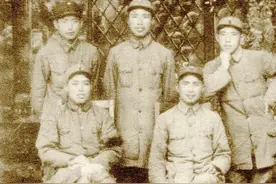 他一直代师长，上级多次空降新师长，人家都高升军长后，他才转正图片