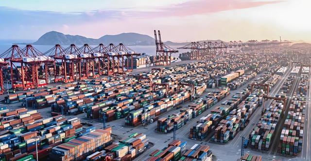 高市刚敲定稀土大单，哈萨克斯坦趁虚而入，结果被中国卡脖子