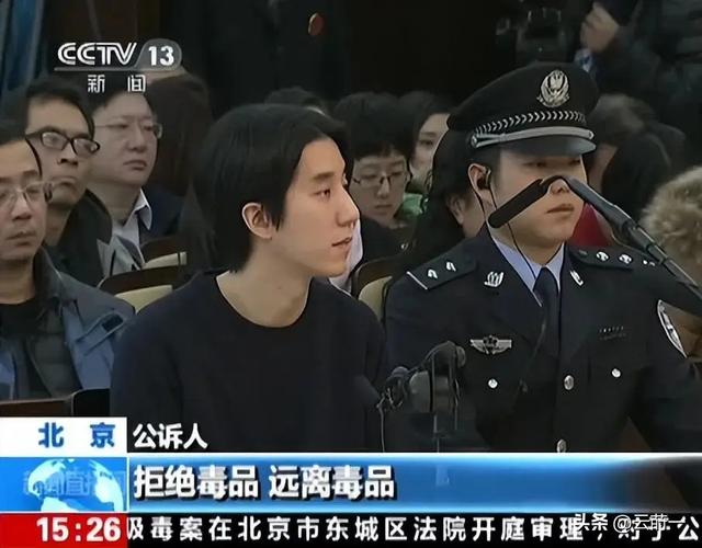善恶终有报，把儿子养废，任由私生女拾荒的成龙，终为荒唐买单
