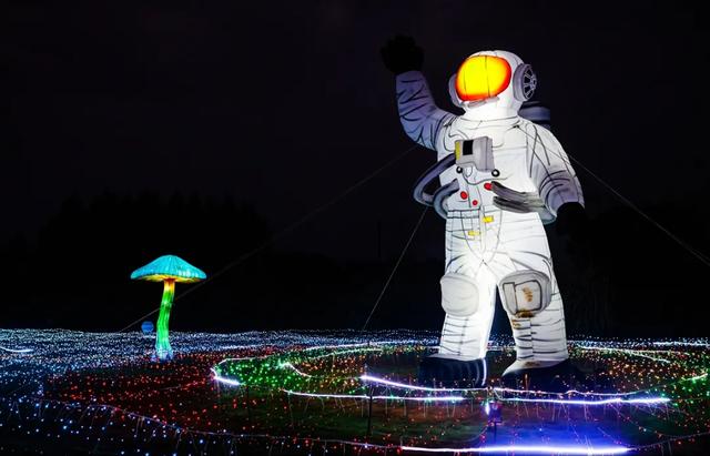 桂林:首届非遗千灯游园,光影艺术璀璨盛宴!