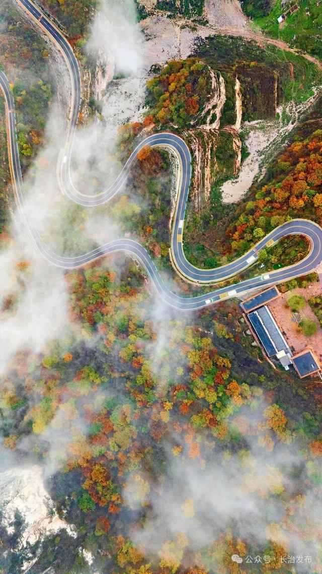 寻色三晋·山河入画｜太行一号旅游公路：在红叶云海间，驶入秋日的山水长卷