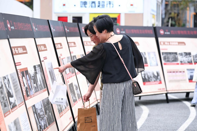 国庆前夕，四川博物院双展进社区