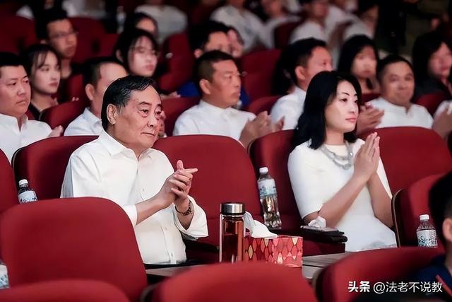 宗庆后“二夫人”曝光，肤白貌美能力出众，难怪私生子敢争150亿