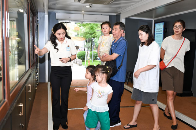 国庆前夕，四川博物院双展进社区