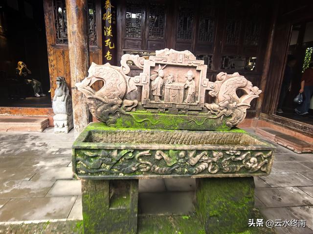 说这里是“川中第一镇”有些夸张，但是美食还是挺多，闲转还可以