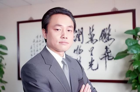 国家出手5位首富被抓！有些已入外籍，原因曝光，早该迎来这一天