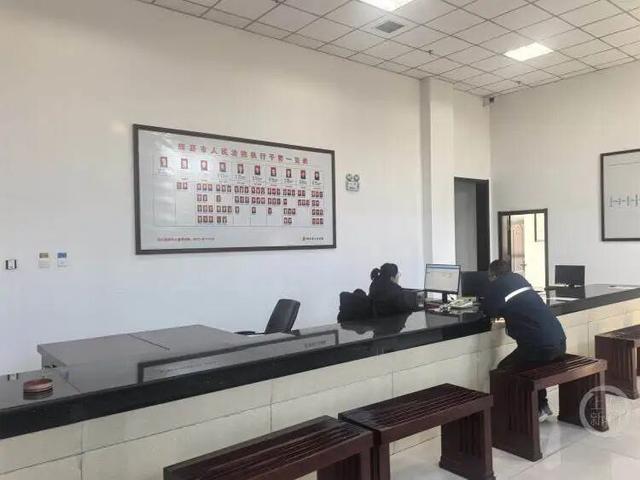 河南一村委会欠款78万余元，时任村支书串通他人伪造文件盖真公章，让债主智力残疾堂弟“背锅”